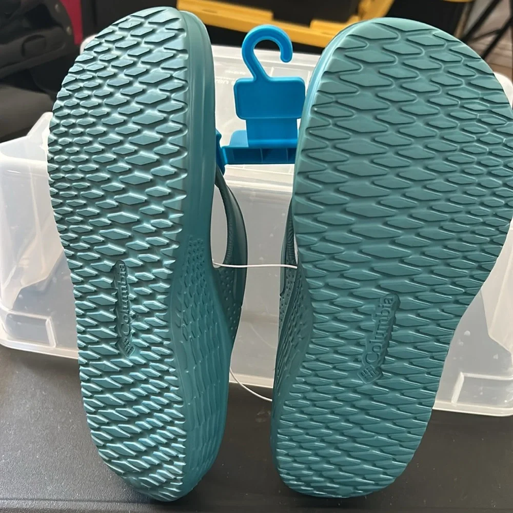 New Columbia , sandals for men size 8